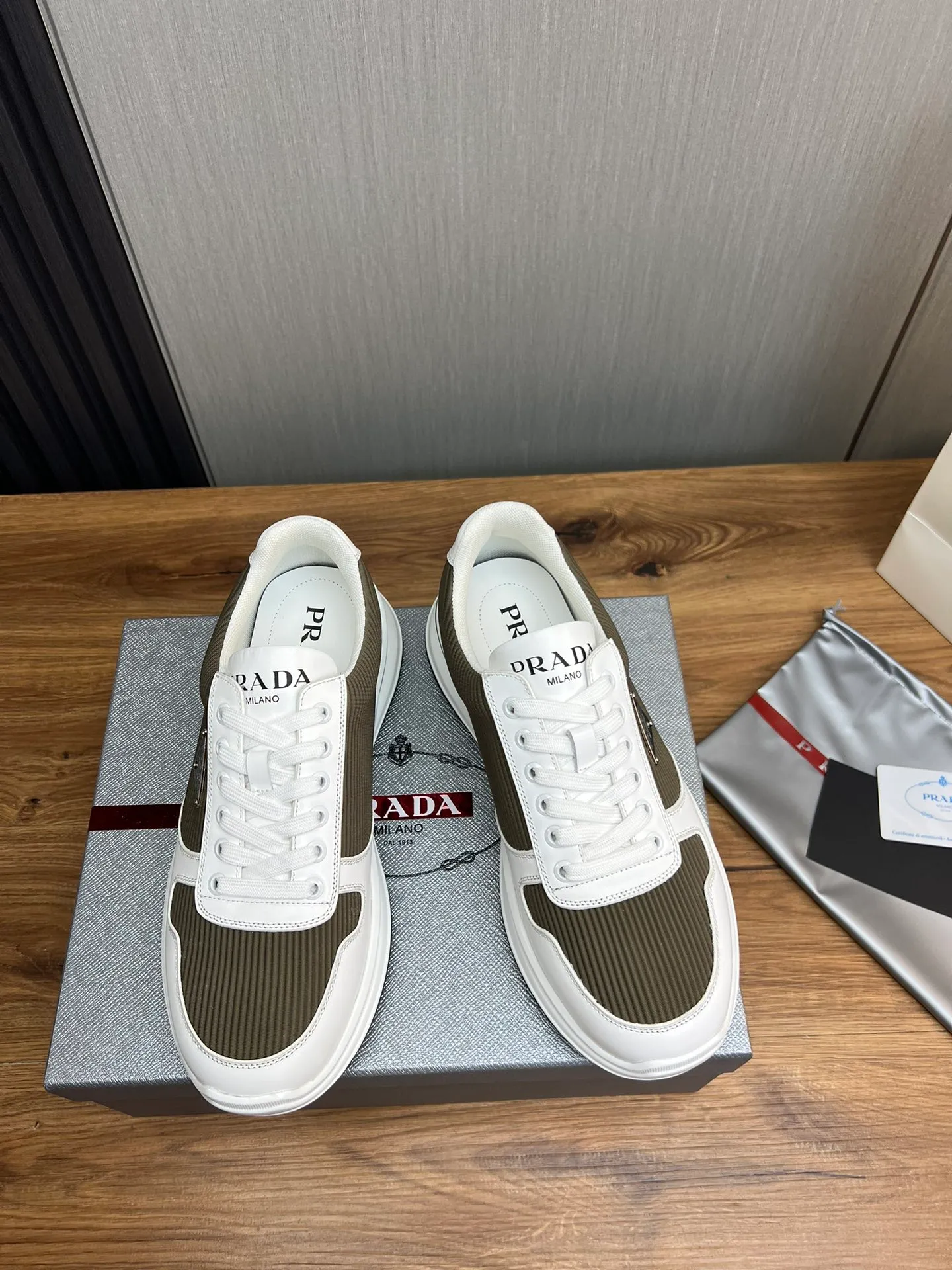Men's shoes 💰580💰 [PRADA] Men's shoes are popular in the counter, official website is synchronized, 1 high-quality shipment ✔️Original cowhide stitching mesh + cowhide lining, 1🆚1 replica, original original bottom, 38-45 (45 customized, non-refundable)